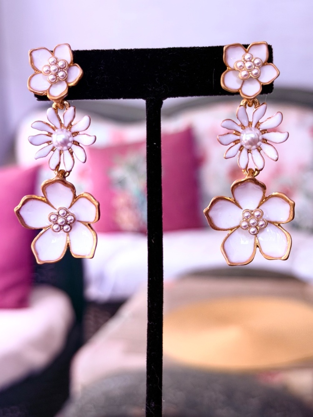 Oscar de la Renta Flower Earrings✨White Enamel Gold Floral ✨Triple Flower Dangle - Picture 10 of 17